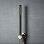 Kit doccia rotondo in ottone RubiFlux Roller con supporto e flessibile 150 cm - Grigio Fango